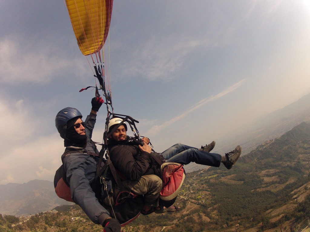 Le me paragliding at pokhara ...